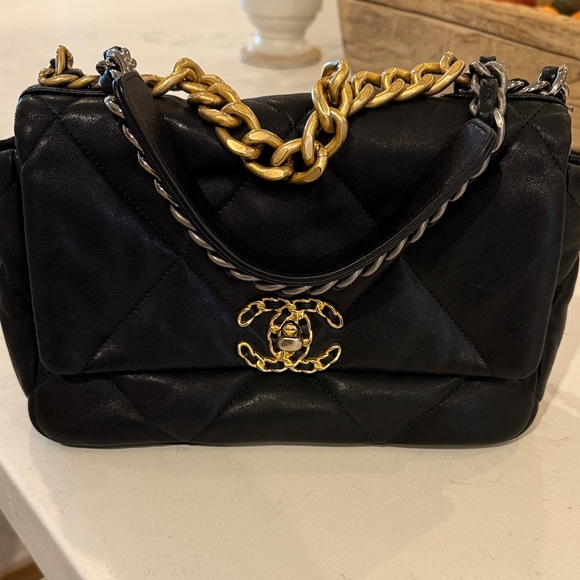 Black Quilted Leather Bag with Gold Chain - Picture 1 of 8